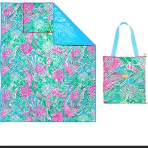 NIP Lilly Pulitzer Beach and Picnic Blanket Pattern/ Coming In Hot